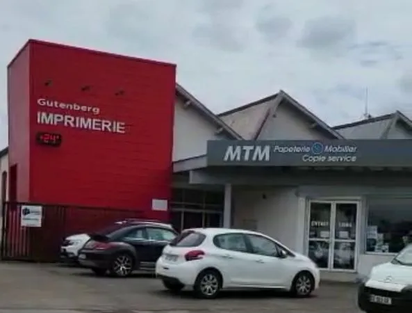 A louer : Local commercial ou industriel 7 rue d'apsremeont Dax 1000 m² - 4000 euros/mois