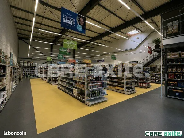 Local commercial 450 m² BOURGOIN JALLIEU