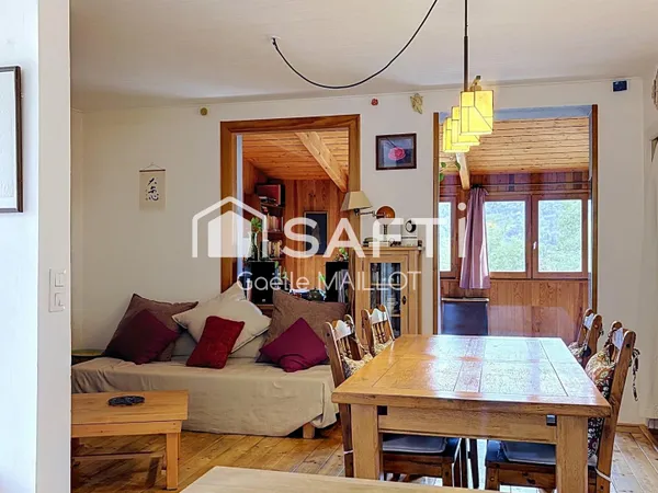 Villa 3 faces avec jardin et vue sur les montagnes