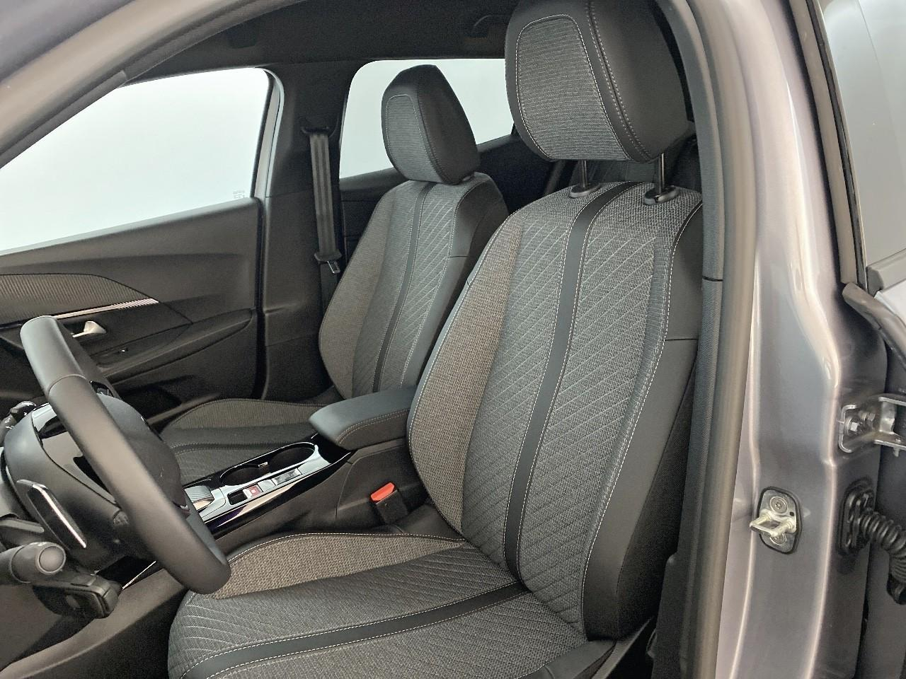 Peugeot 2008 hybrid 145 ch e-dcs6 allure — photo 9