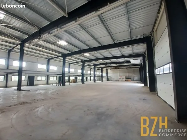 Local 381 m² LORIENT