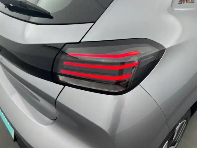 Peugeot 208 electrique 50 kwh 136ch — photo 17