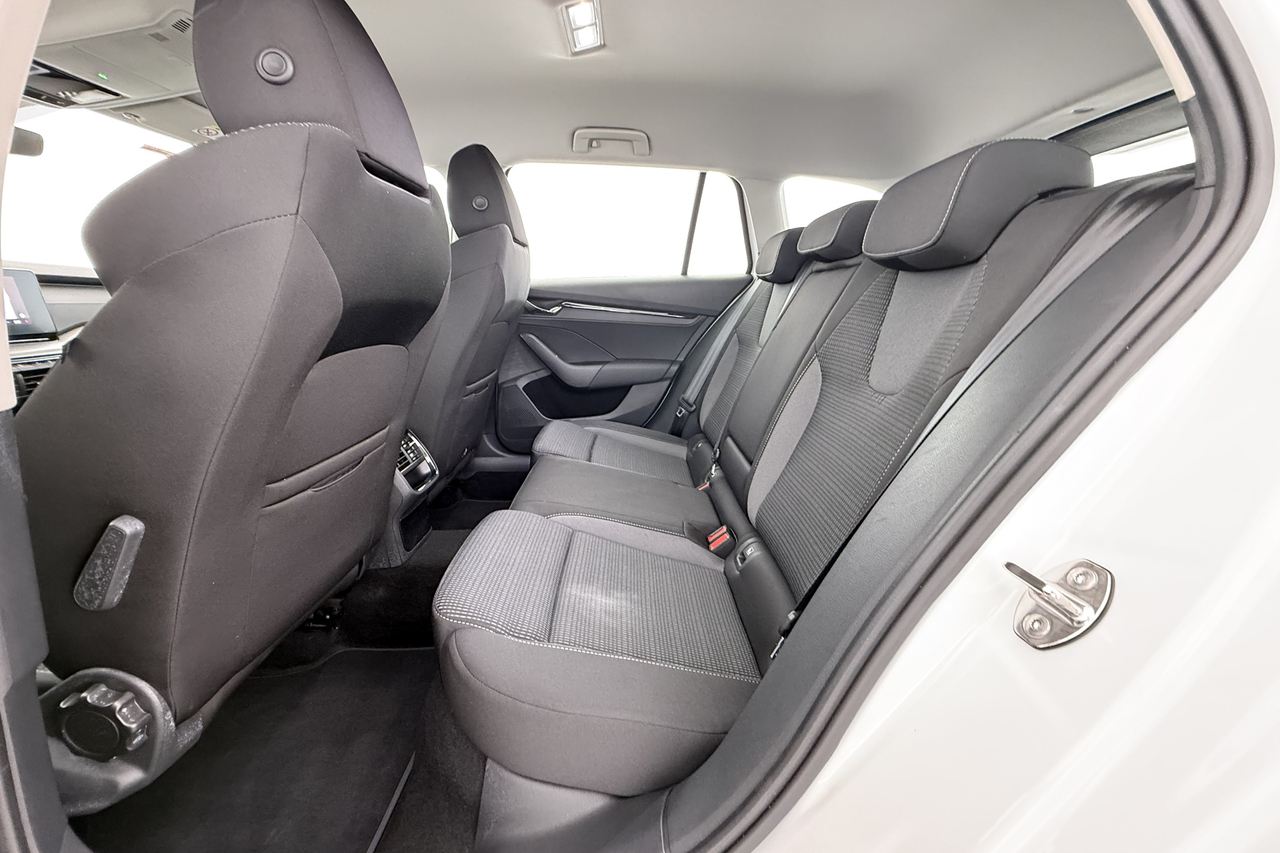 Skoda Octavia Combi — photo 25