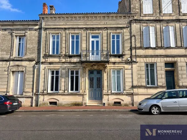 COGNAC MAISON BOURGEOISE AVEC JARDIN ET GARAGE
