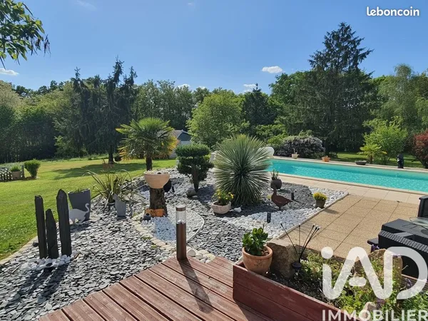 Maison 8 pièces 250 m²