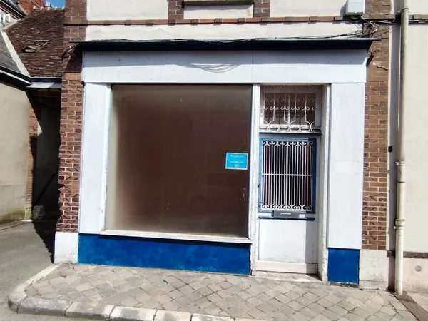Local commercial 38 m² BONNEVAL