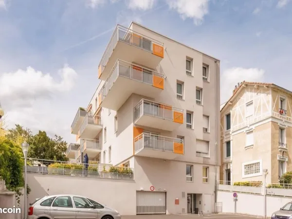 Très bel appartement récent, lumineux avec parking et terrasse dans copropriété sécurisée équipée d'
