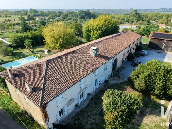 Maison 13 pièces 557 m²