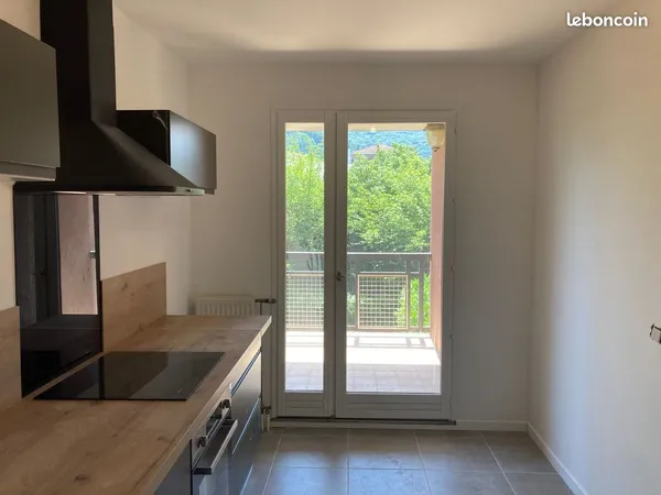 Location Appartement 81 m² à Eybens-les Ruires