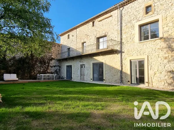 Maison 10 pièces 300 m²