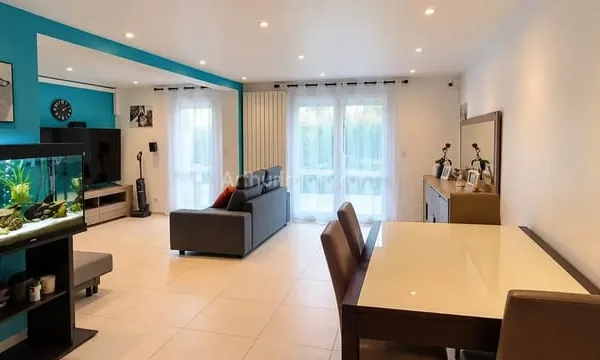 EXCLUSIVITÉ ARTHURIMMO.COM. MAISON AVEC 3/4 CHAMBRES ET JARDIN EN BON ETAT GENERAL.