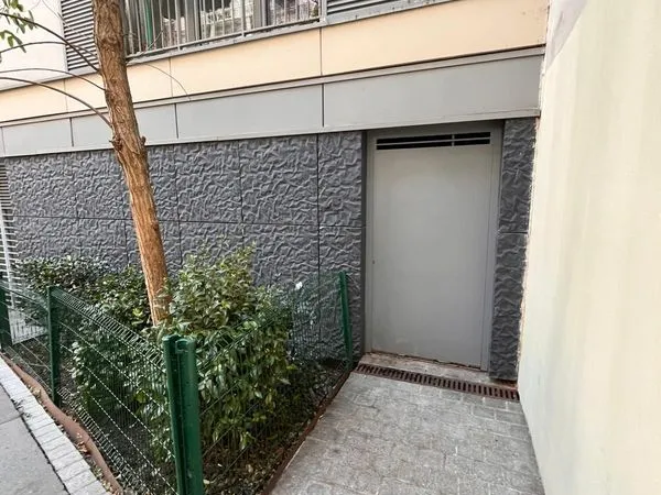 Place de Parking pour Vélos/Vélos Cargos/Trottinette à louer à Paris 15e