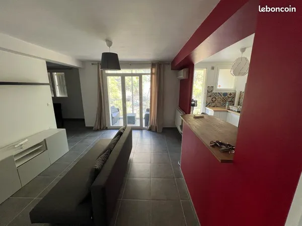 Toulon Ouest - T4 rénové de 68 m² avec vue dégagée, 2 loggias, cave et parking - Vendu meublé et équ