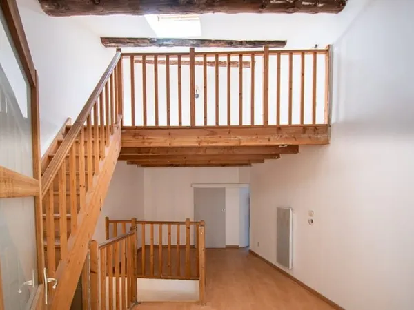 Maison de ville avec une jolie courette à Saint Thibery