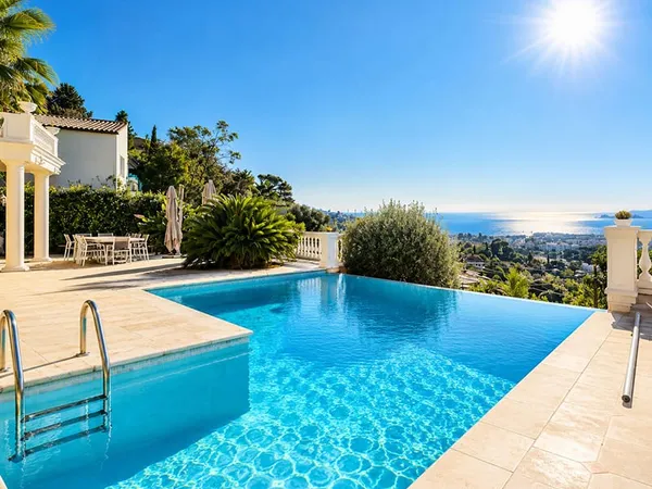 VILLA D'EXCEPTION DE 287 M² - VUE MER - PISCINE À DÉBORDEMENT
