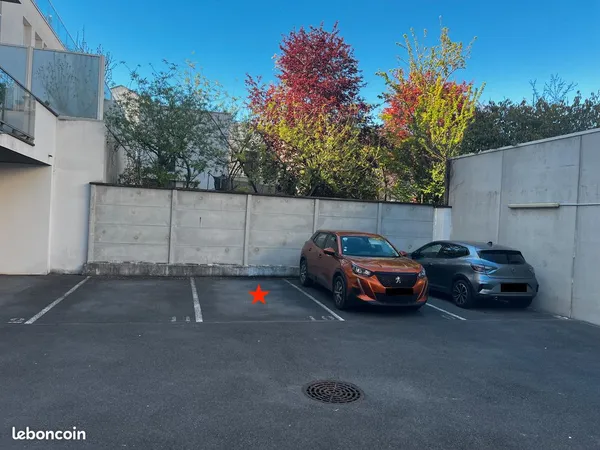 Place de parking sécurisée - Reims centre / Rue Folle Peine - Résidence privée