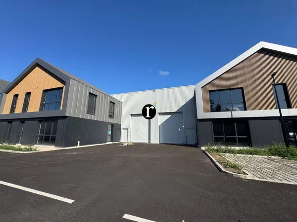 Local d'activité 1576 m²