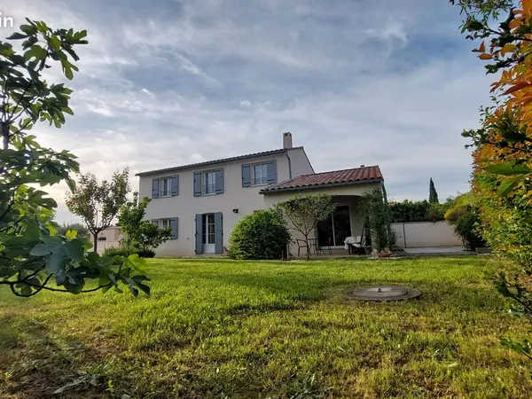 VAISON-LA-ROMAINE - MAISON DE CARACTERE DE 130 m² - 4 CHAMBRES - TERRAIN DE 621 m² - 490 000
