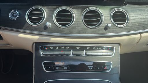 Mercedes Classe E 300 e 320 EQ Power 9G-TRONIC - Avantgarde Line – 2021 – 143672 km – Hybride rechargeable – Boîte Automatique — photo 31