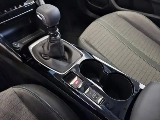 Peugeot 2008 1.2 puretech 130ch s&amp;s allure — photo 14