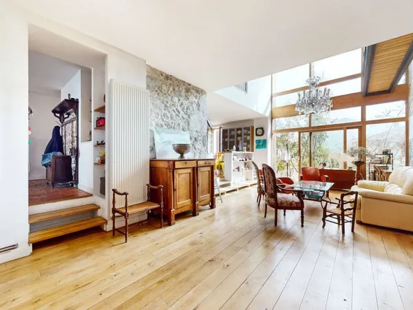 ** jolie maison de 210 m² ? Lumineuse ? Bcp de charme**