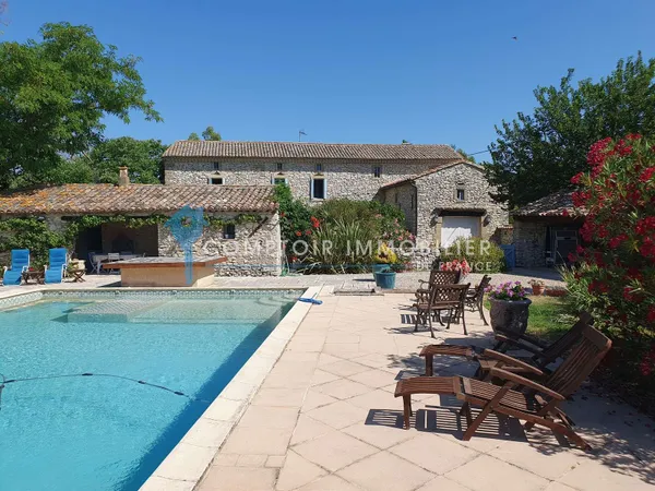 Maison 8 pièces 300 m²