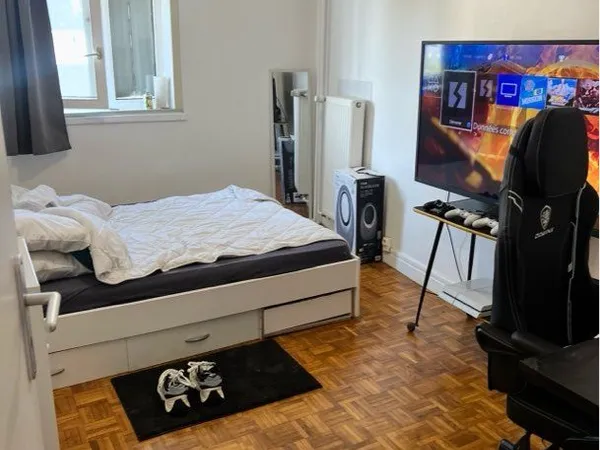 Grande chambre meublée disponible à Viry Châtillon