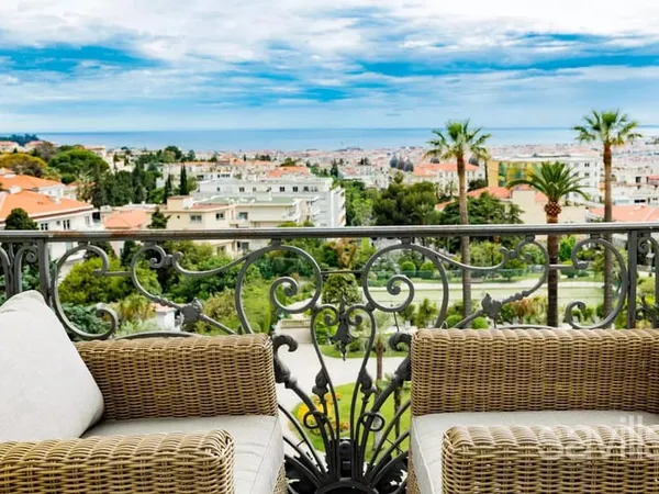 Appartement avec vue panoramique dominant mer et ville