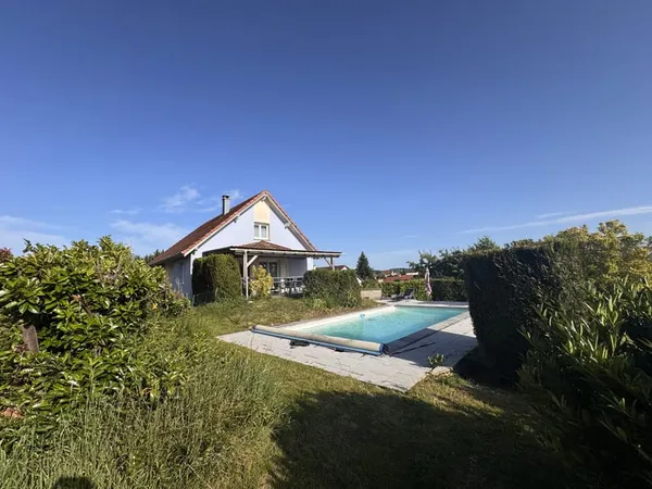 Maison de type T6 avec piscine