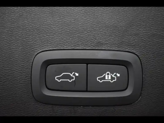Volvo Xc40 t5 recharge 180 + 82ch plus dct 7 — photo 22