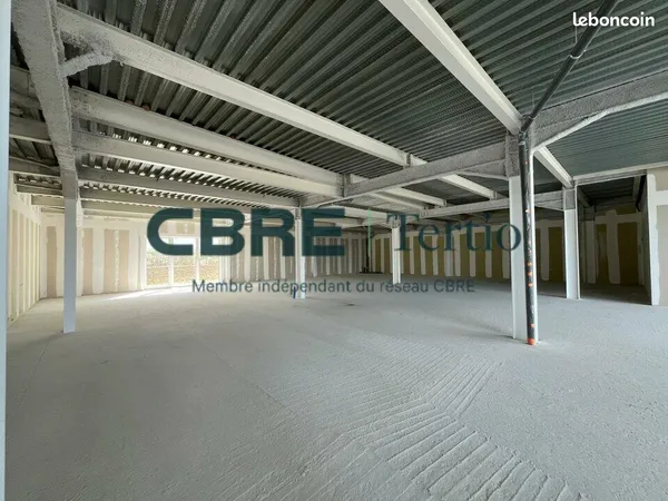 Local commercial 370 m² SAINT CYR SUR LOIRE