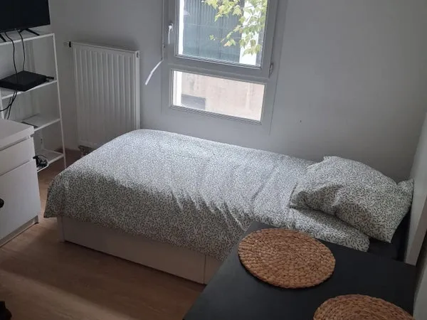 chambre individuelle 12 m2 et SDB avec WC privatif