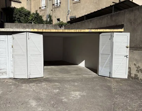 Garage/Parking