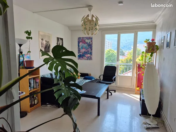 Loue 2 chambres meublée dont 1 suite, coloc, bail individuel, tram C Alliés