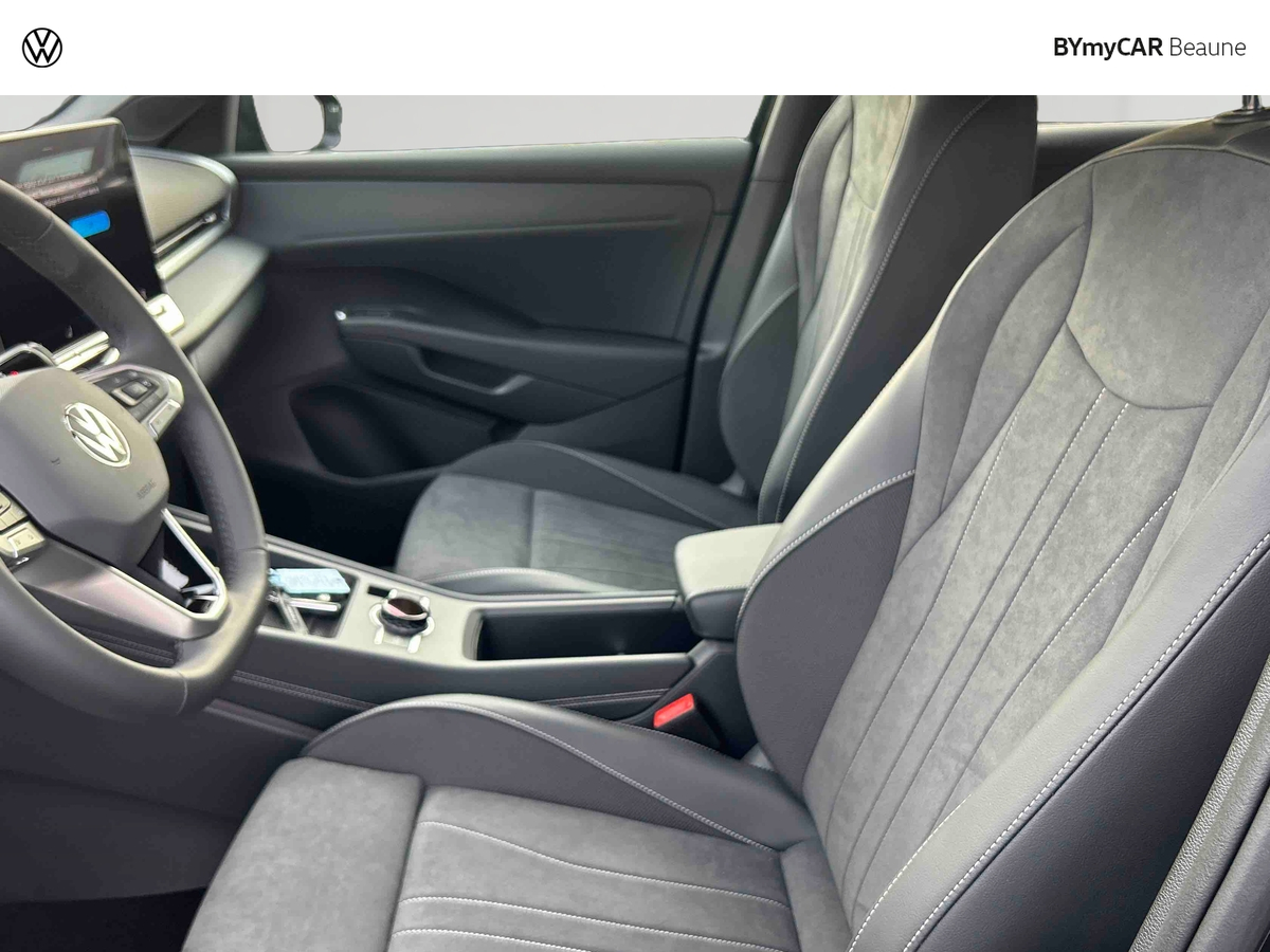 Volkswagen T-Roc 1.5 eTSI EVO2 Hybrid 150 ch DSG7 — photo 11