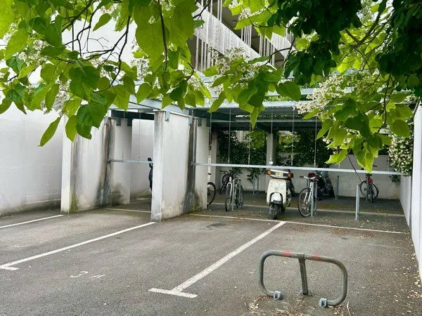 Place de parking sécurisée - Bègles - 6 000
