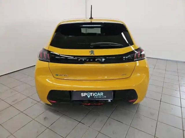 Peugeot 208 e- 136ch gt — photo 6