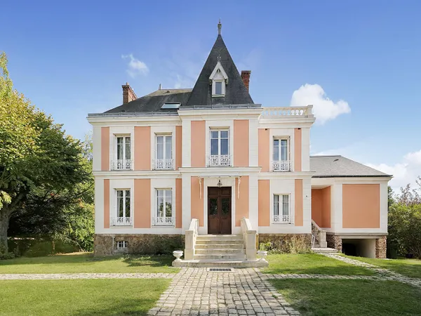 Superbe villa 1900 rénovée en bord de Marne