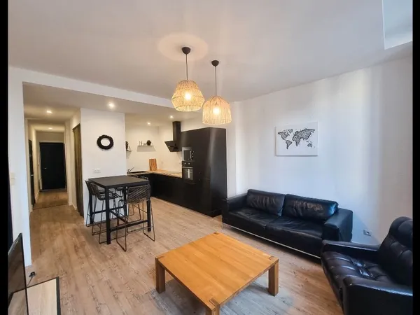 Chambre de 13 m² disponible en colocation - Appartement rénové de 81 m² - Tarbes