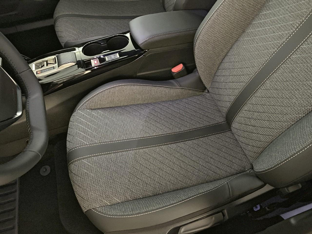 Peugeot 2008 hybrid 145 ch e-dcs6 allure — photo 9