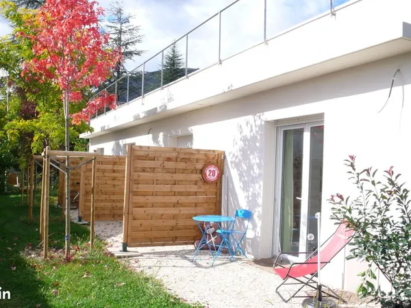 Studio en rez de jardin à Meylan