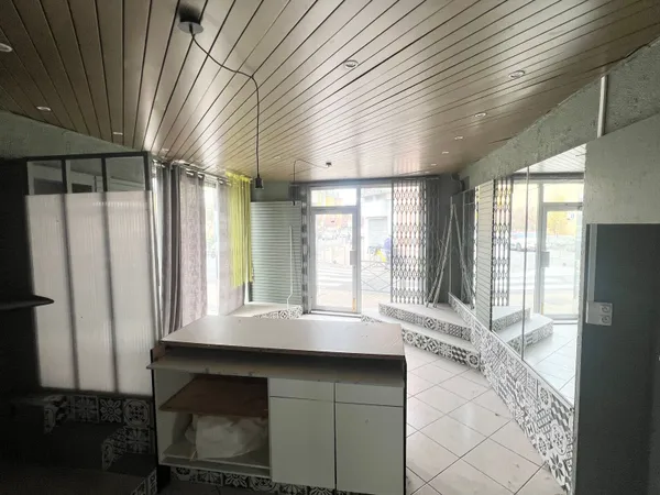 Local commercial 2 pièces 45 m²