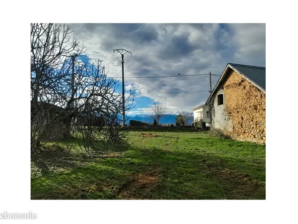 Terrain constructible et grange