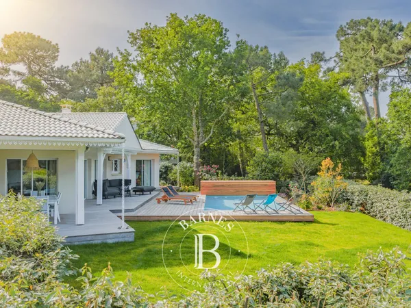 VILLA «BLANCA» AVEC VUE PANORAMIQUE SUR LE BASSIN, PISCINE ET TERRASSE ABRITÉE - CAPACITÉ 6 PERSONNE