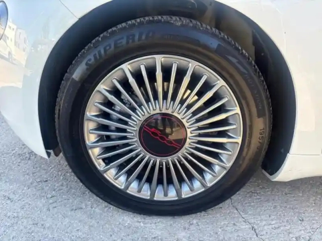 Fiat 500 e 118ch my23 — photo 12