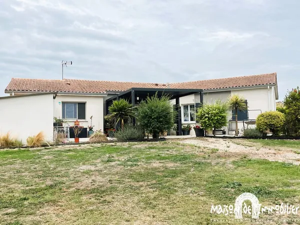VILLA PLAIN PIED - 10 mn NORD COGNAC - 4 CHAMBRES - 5800m2 T