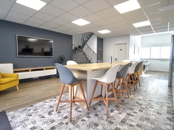 AGEN hypercentre - Immeuble de rapport entièrement rénové de 177m² composé de 9 chambres avec salle 