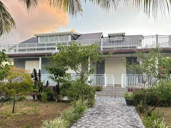 Villa 4 pièces 300 m²
