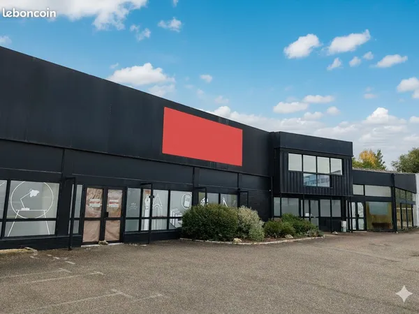 Local commercial 1500 m² LA CHAPELLE SAINT AUBIN