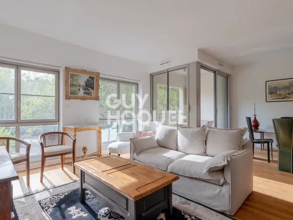 UNE ADRESSE PRIVILÉGIÉE AU CŒUR DE LA CROIX-ROUSSE - 116 m² - 3 chambres - 2 salles d'eau - Double g
